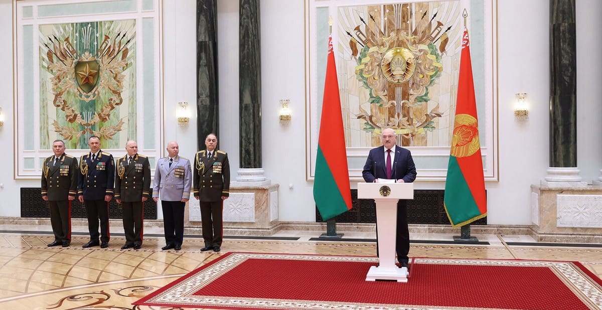 Belarus President presented awards and general's shoulder straps to senior officers
