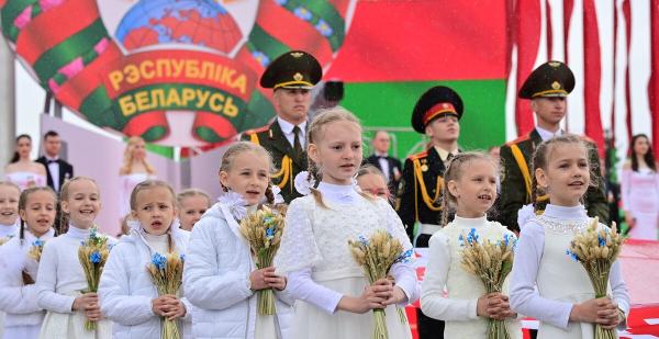 12 мая Беларусь отмечает День государственного флага, герба и гимна 