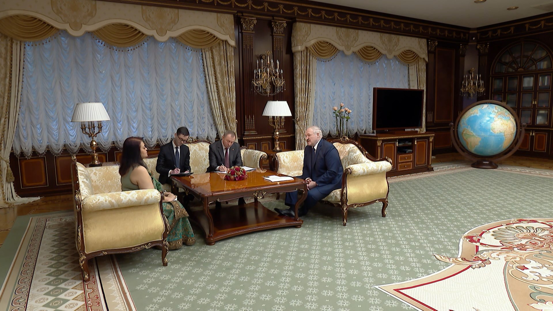 Президент встретился с послом Индии 