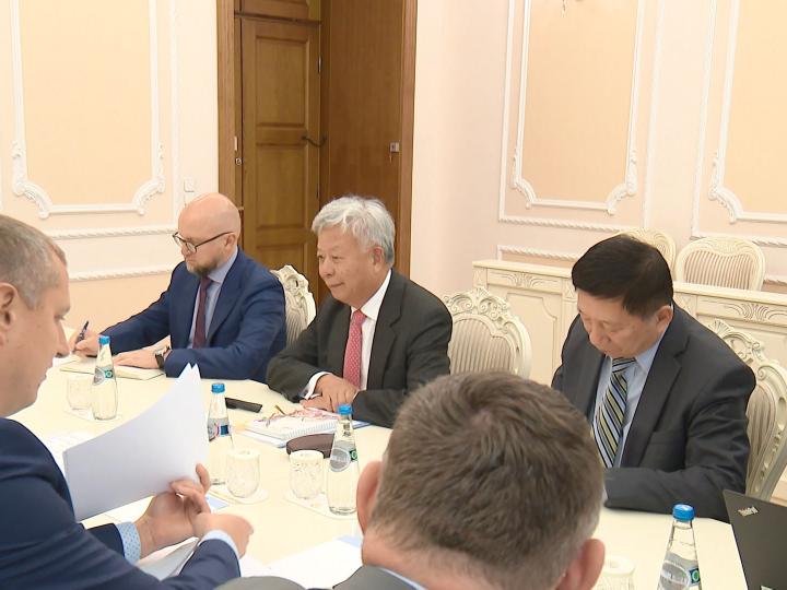 Head of AIIB on a visit to Minsk