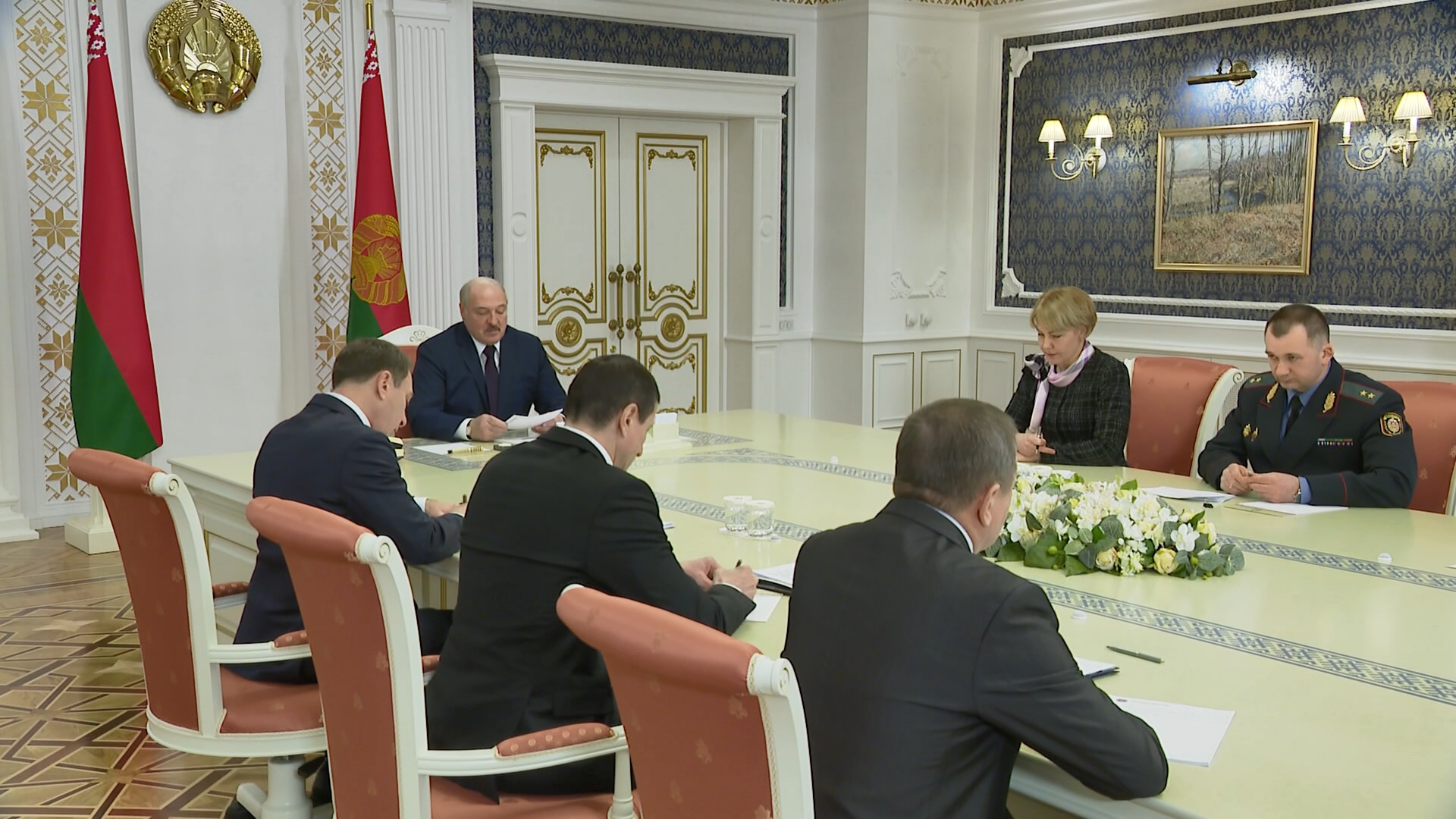 Готовность к введению в Беларуси биометрических документов  - тема совещания у Президента 