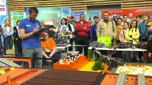 Nationwide robotics tournament held in Zhlobin