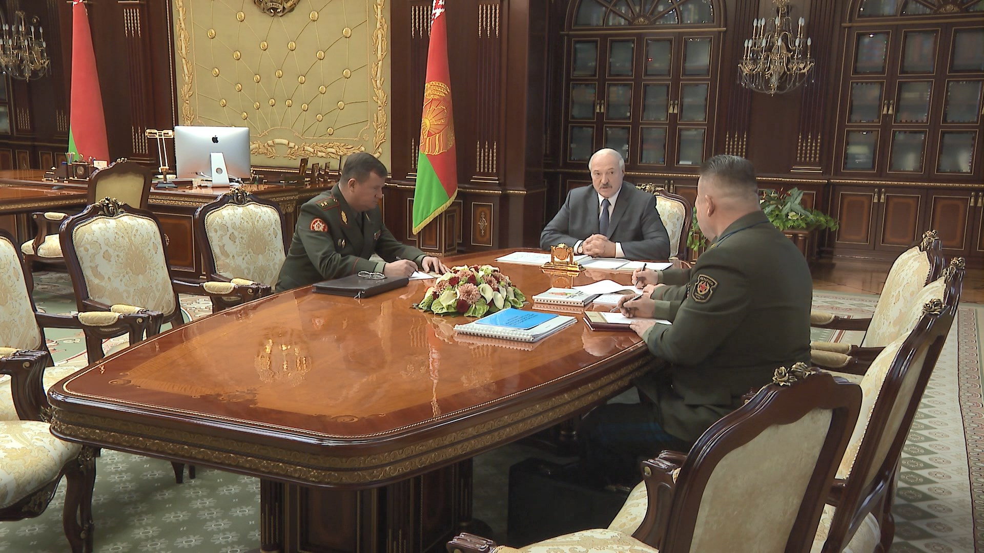 Лукашенко принял с докладом ключевых силовиков страны