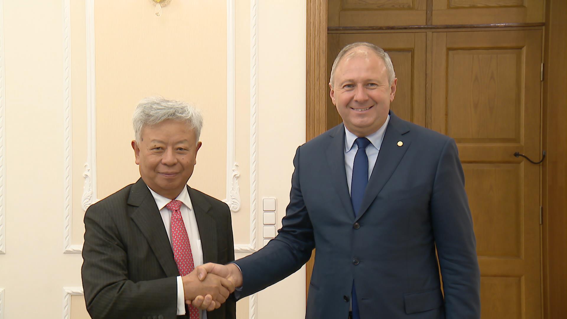 В Минске с визитом находится глава Азиатского банка инфраструктурных инвестиций