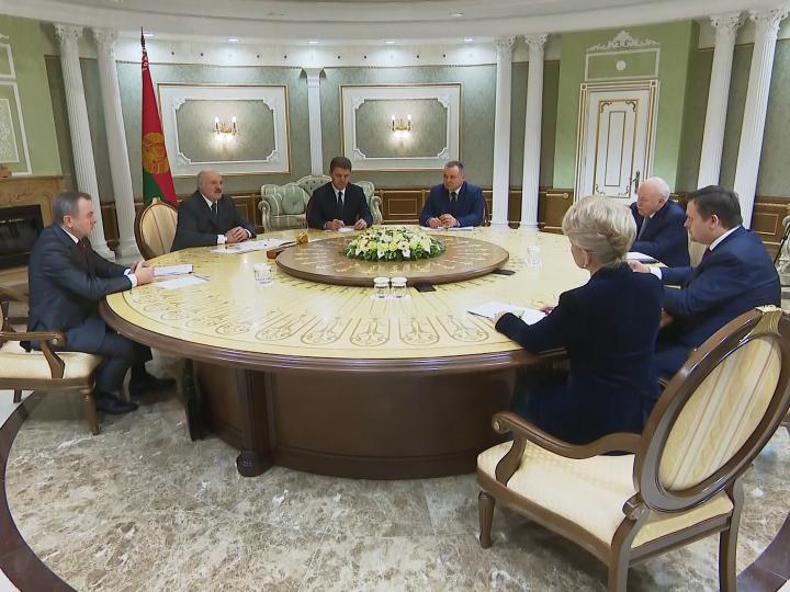 Встреча А. Лукашенко с губернатором Новгородской области РФ А. Никитиным прошла во Дворце Независимости