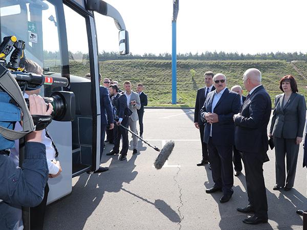 Президент Беларуси поручил активнее развивать МКАД и придорожные участки