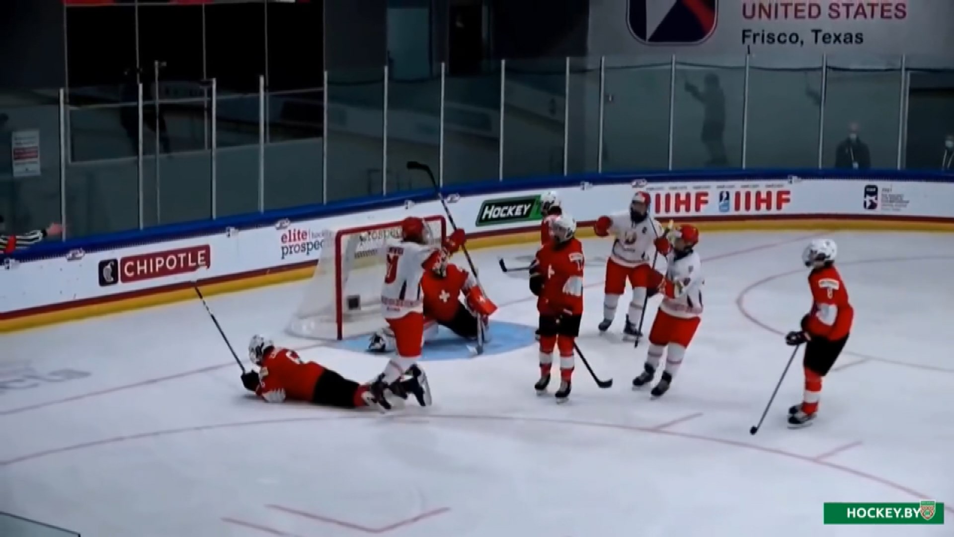 Белорусские хоккеисты разгромили Швейцарию на ЧМ среди юниоров